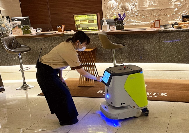 0725dfarobo2 - DFA Robotics、大阪のホテルバリタワーが1台4役の清掃ロボット導入