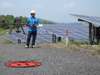 0731sensinroboi1 326x245 - センシンロボ、旭電業がドローン利用した太陽光パネル点検を導入