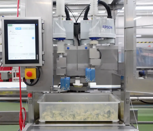 konnbiniリサイズ 1 - コネクテッドロボティクス、世界で初めて惣菜盛付全工程のロボット化統合システム開発に成功