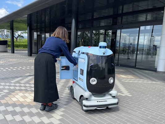 panasonichd2 - パナソニックHD、佐賀県がロボット走行業者に選定、自動搬送ロボ運用を開始