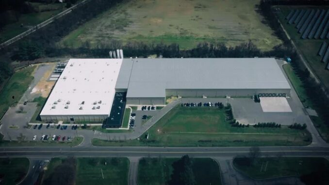 オイシイファームが米国で稼働を開始した植物工場「メガファーム」