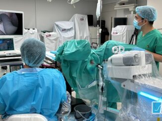 管腔内視鏡手術支援ロボットを使った膀胱腫瘍一塊切除術の様子