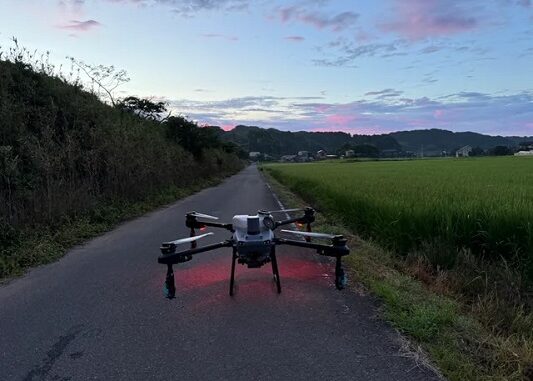 ドローンの夜間薬剤散布のイメージ