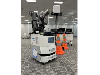 NTTコムウェアが実施したロボット制御と映像伝送実験の様子