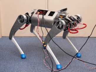 アールティが開発中の4足歩行ロボット