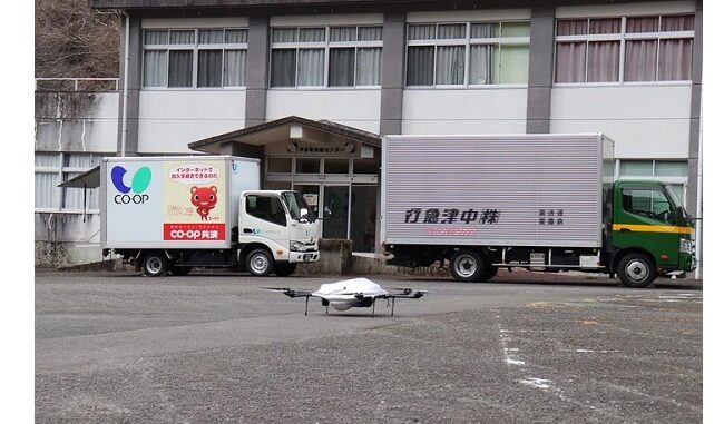 実証実験で使用された中津急行とコープおおいたのトラックと物流専用ドローン「AirTruck（エアトラック）」