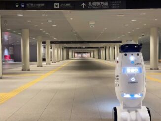 「チ・カ・ホ」で運用中の自律移動型警備ロボット「SQ-2」