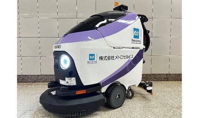 0515tokyometro1 半蔵門線水天宮前駅で運用する小型床洗浄ロボット「HAPiiBOT(ハピボット)」
