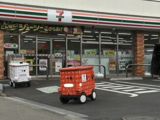 セブンイレブンの商品を自動走行ロボットが配送する