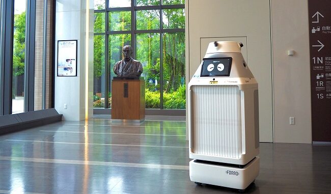 慶應大病院内で自動配送する屋内配送サービスロボット「FORRO（フォーロ）」