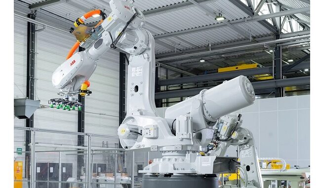 大型産業用ロボット新モデルの作業イメージ