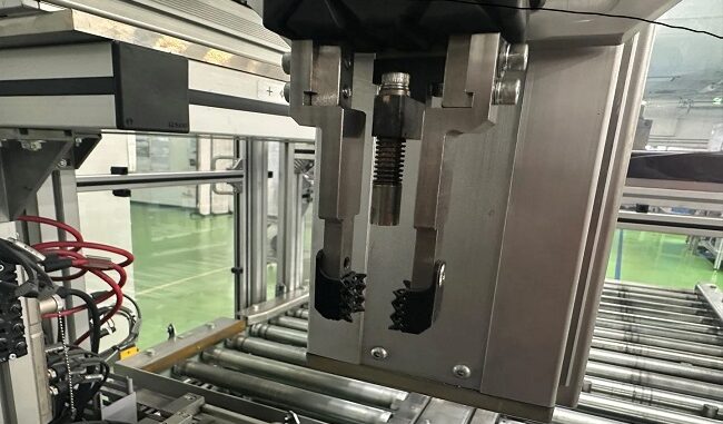 ボッシュの生産ラインで稼働する「柔軟指」