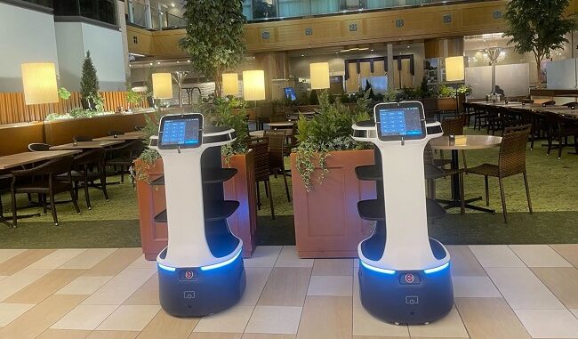 札幌ビューホテル大通公園が導入した配膳ロボット「Servi Plus（サービィプラス）」