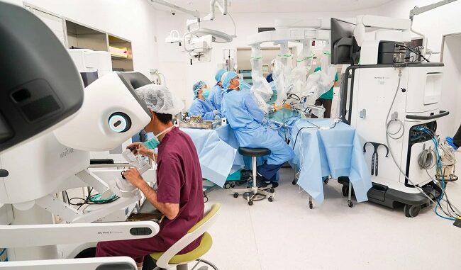 0724skgh1 湘南鎌倉総合病院で「ダビンチ5」を使用した胃がん手術の様子