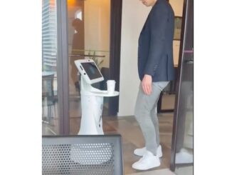 接客ロボット「cinnamon Guide（シナモンガイド）」