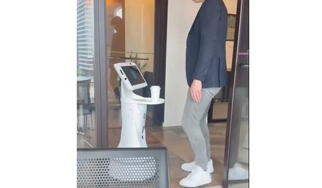 接客ロボット「cinnamon Guide（シナモンガイド）」