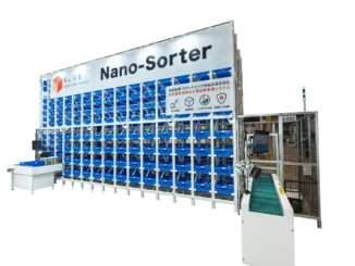 ロムスの高層立体型ピース仕分け機「Nano-Sorter（ナノ・ソーター）」
