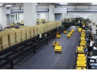 アダストリアの常総DCで稼働するAGV「t-Sort」