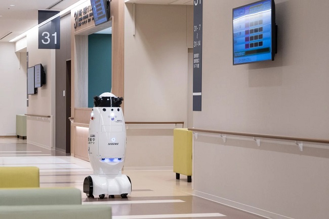 0804seqsense2 - シークセンス、大阪医科薬科大病院が自律移動型警備ロボット「SQ-2」導入、病院で初