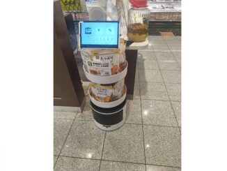 静鉄ストアの掛川店にテスト導入された業務用清掃ロボット「J30S」
