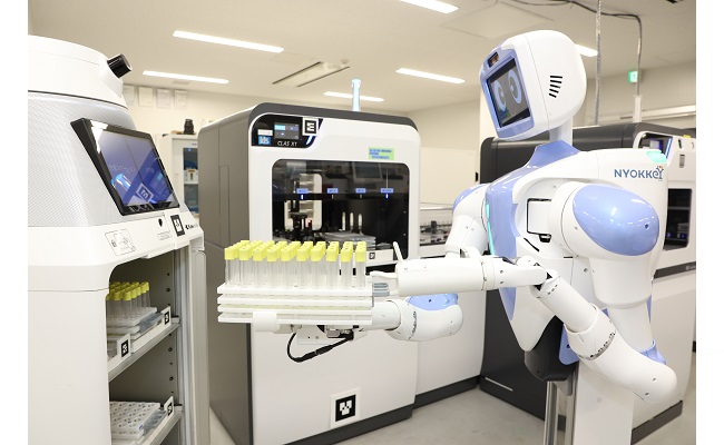 川崎重工、藤田医科大とロボット連携で臨床検体の自動配送・自動投入の