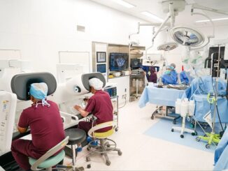 0827skgh1 ダビンチ5」を使用した同種腎移植手術の様子