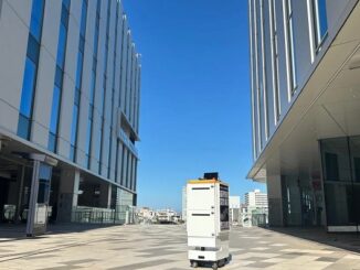HICITYで実証実験中のソリッドサーフェスの配膳実証風景