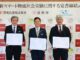 （左から）河内覚・両毛丸善代表取締役、早川尚秀・足利市長、田路圭輔・ネクストデリバリー代表取締役