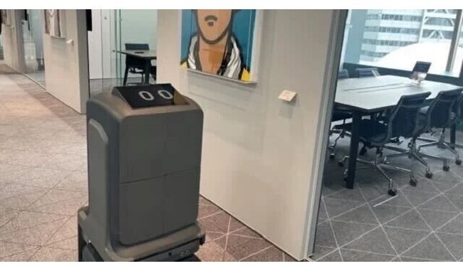 GMOインターネットグループ本社で稼働するサービスロボット「UP（アップ）」