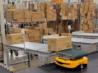 「川崎夜光SDC」で稼働する小型AGV（無人搬送車）「t-Sort cb15」