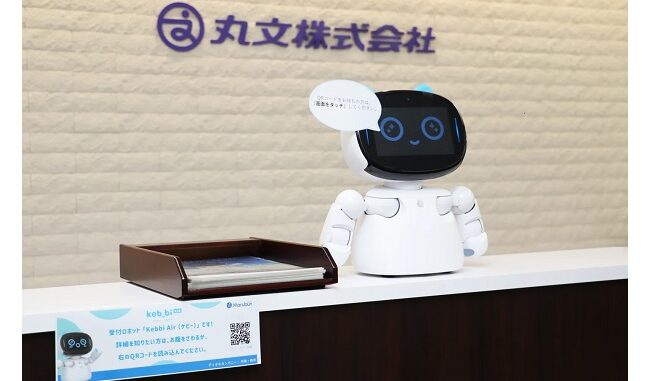 丸文の本社で受付業務を行う「Kebbi Air（ケビー・エアー）」