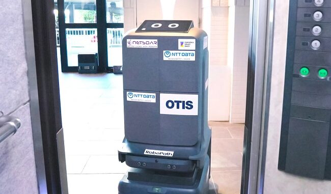 実証ではロボットが、自律的にエレベーターを呼び、目的階へ行き荷物を運搬した