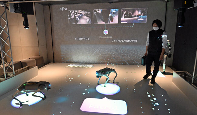 「Fujitsu Technology Update」（12月2日開催）で展示した人とロボットとの協働のデモ