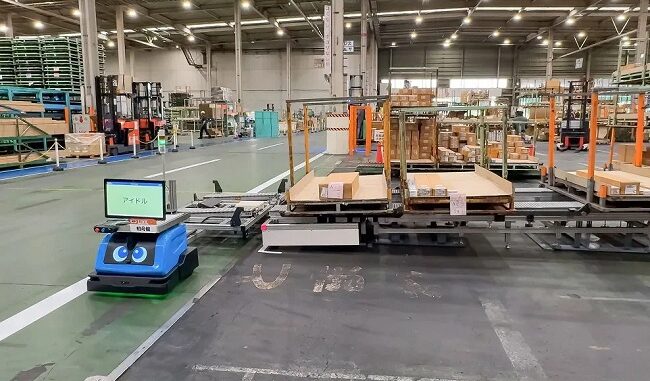 関東物流センターで稼働する「Neibo（ネイボ）パワフルロボット」