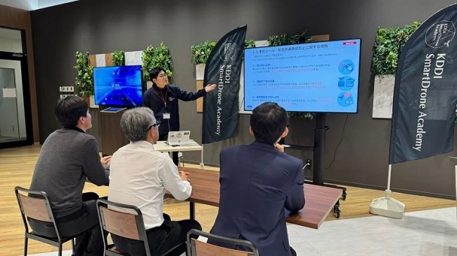 「KDDIスマートドローンアカデミー」での講習の様子