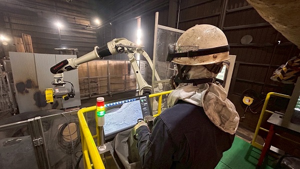 0128kawasaki2 - 川崎重工、カマハラ鋳鋼所が遠隔操作グラインダーロボット導入 鋳物研削の自動化を支援