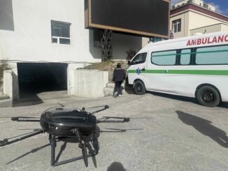 モンゴルで市内の病院に向け血液製剤を配送するドローン