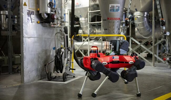 現場でガス漏れの検出作業を行う、エニボティクスの点検ロボット「ANYmal（アニマル）」