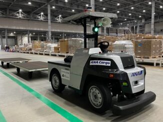 「eve auto ReFine（イブオートリファイン）」で使用する自立型自動搬送車「eve auto FG-01」