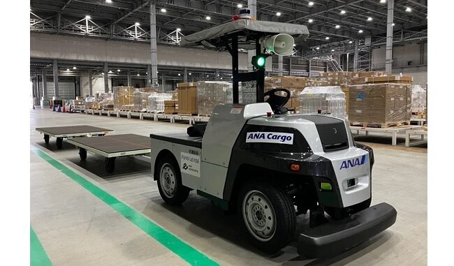 「eve auto ReFine（イブオートリファイン）」で使用する自立型自動搬送車「eve auto FG-01」