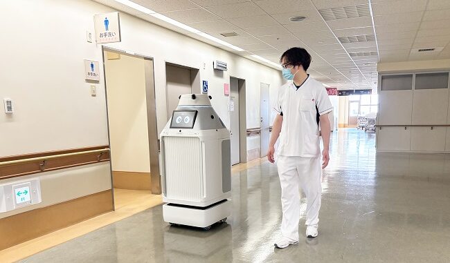 院内を走行する配送ロボット「FORRO（フォーロ）」