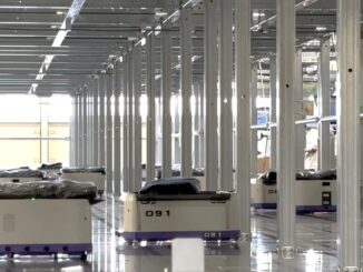 搭載した商品を段ボールに仕分ける「SOTR-S」