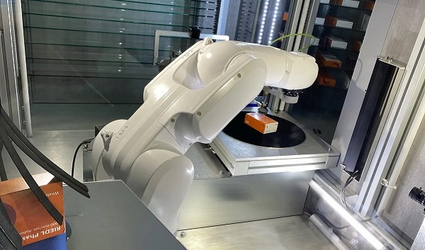 0317medicalyoursrobotics2 - メディカルユアーズロボティクス、薬局向けフィジカルAI搭載の完全自動入庫システム発売