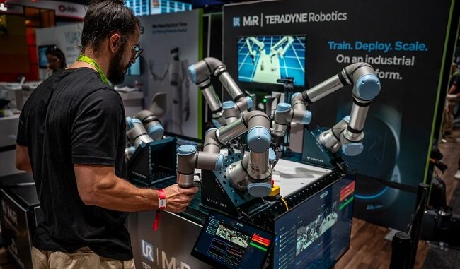 模倣学習システム「UR AI Trainer（ユーアール・エーアイ・トレーナー）」