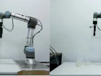 新技術を搭載したロボットが透明袋把入り物体を把持する様子（左）と光沢物体を把持する様子