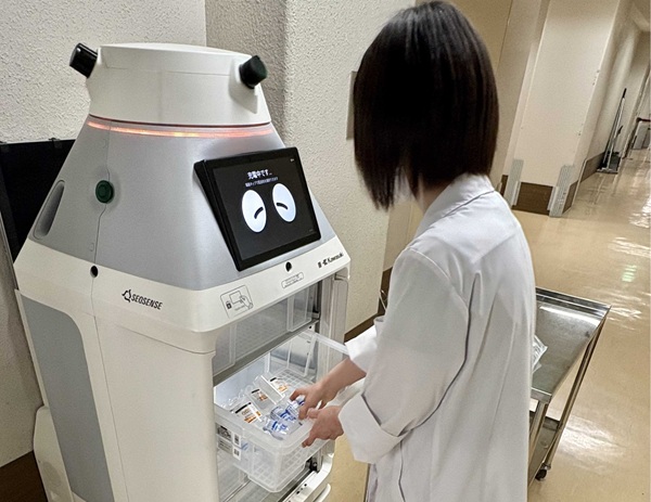 0402kawasaki2 - 浅ノ川総合病院、川崎重工の配送ロボット運用開始 夜間・早朝の薬剤配送を自動化