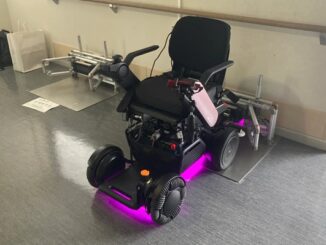 東京女子医科大病院が院内搬送で導入する電動車いす「WHILL CR2」
