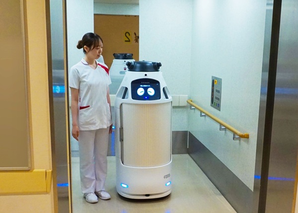 0406kawasaki2 - 東京女子医大、八千代医療センターに配送ロボット導入 検体・薬剤配送を自動化