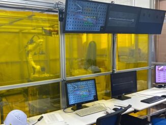 ラボ内の最新の産業用ロボットとモニタリングシステムを備えた実証環境