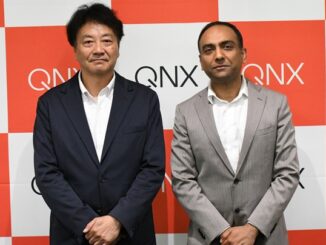 （左から）調査レポートを発表した木内志朗・QNX Japanプリンシパルフィールドアプリケーションエンジニアとアガルワル・サッチン・QNX Japanカントリーセールスディレクター
